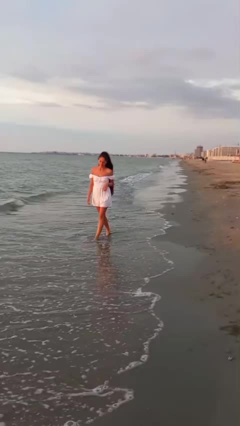 @Elena Monica