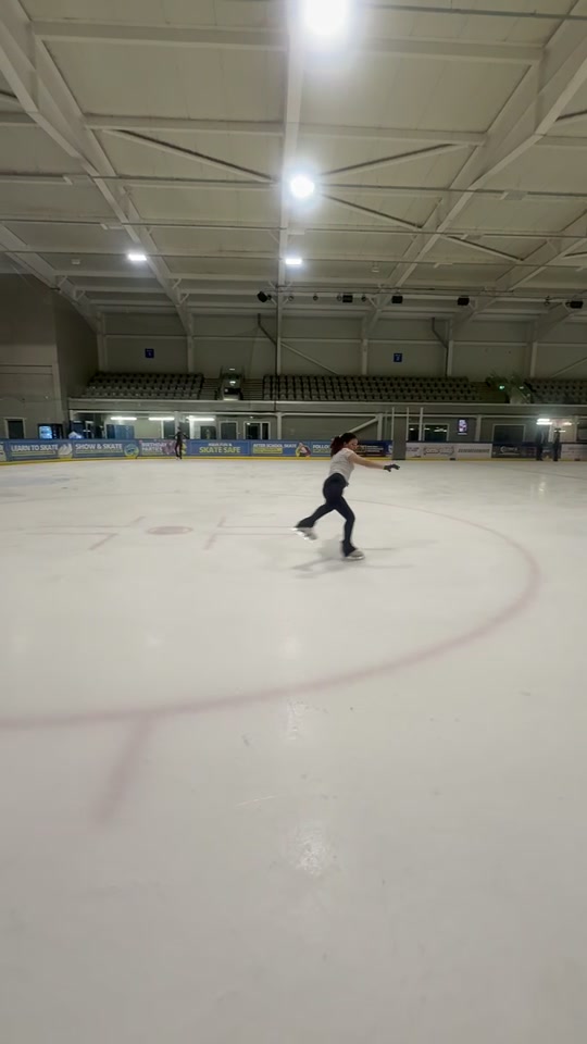 @Lucy ⛸️🤍