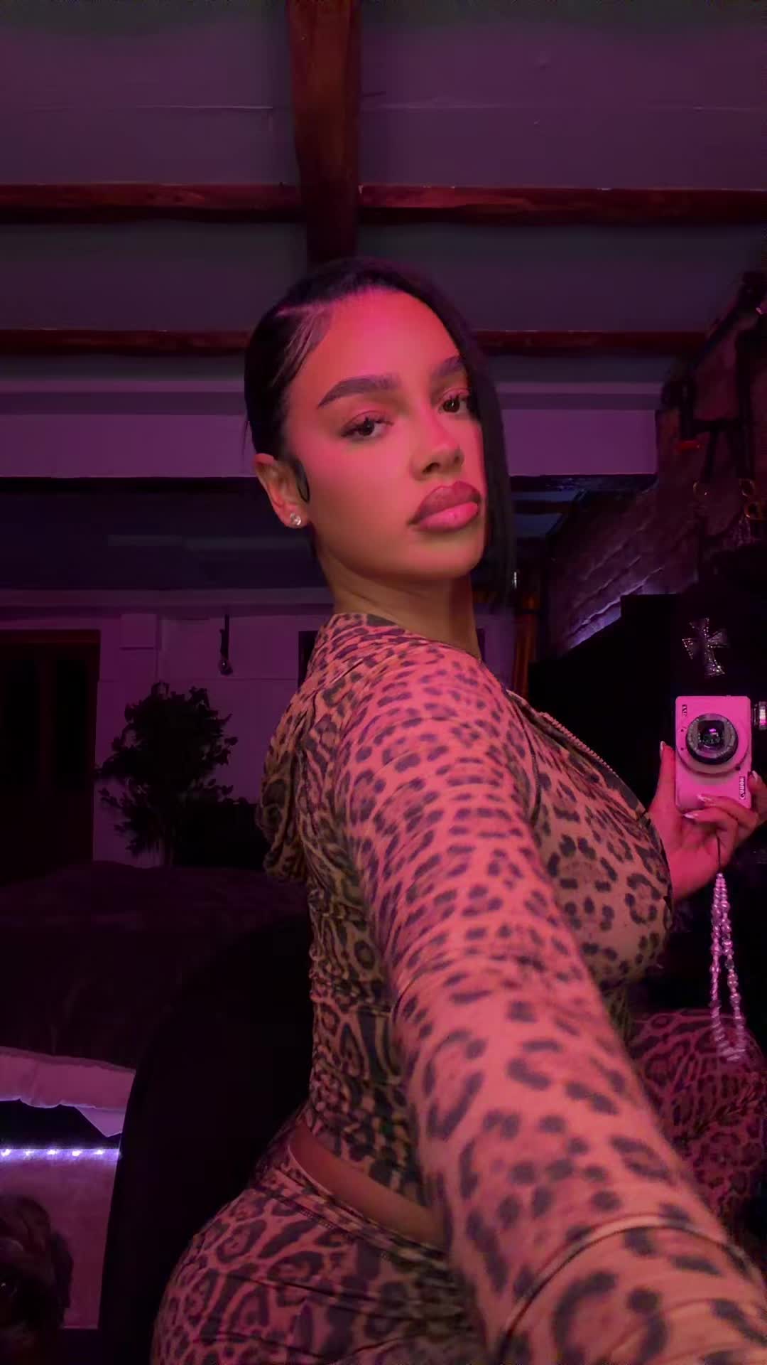 @nelliecharles_