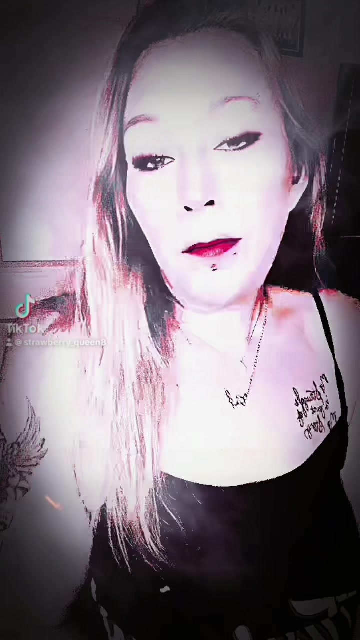 @👑ɛռʏǟ'ֆQueen_Strawberry❌❤️🔥