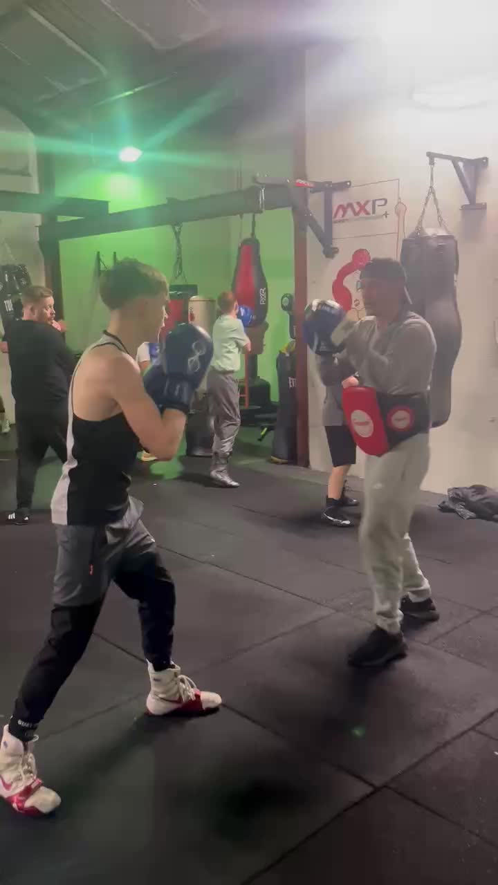 @Beezboxing🐝🥊🥊✨✨