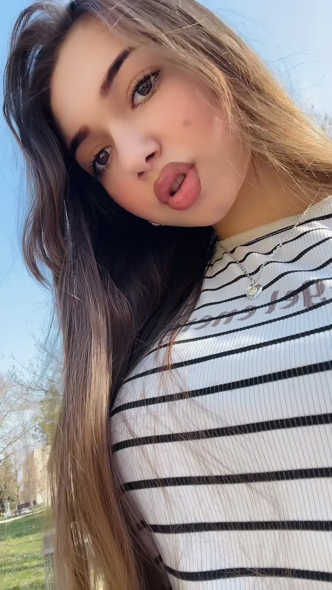@𝒁𝒔𝒂𝒏𝒆𝒕𝒕