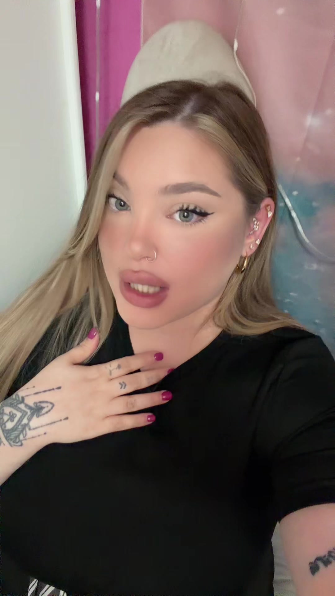 @Ross33lla__