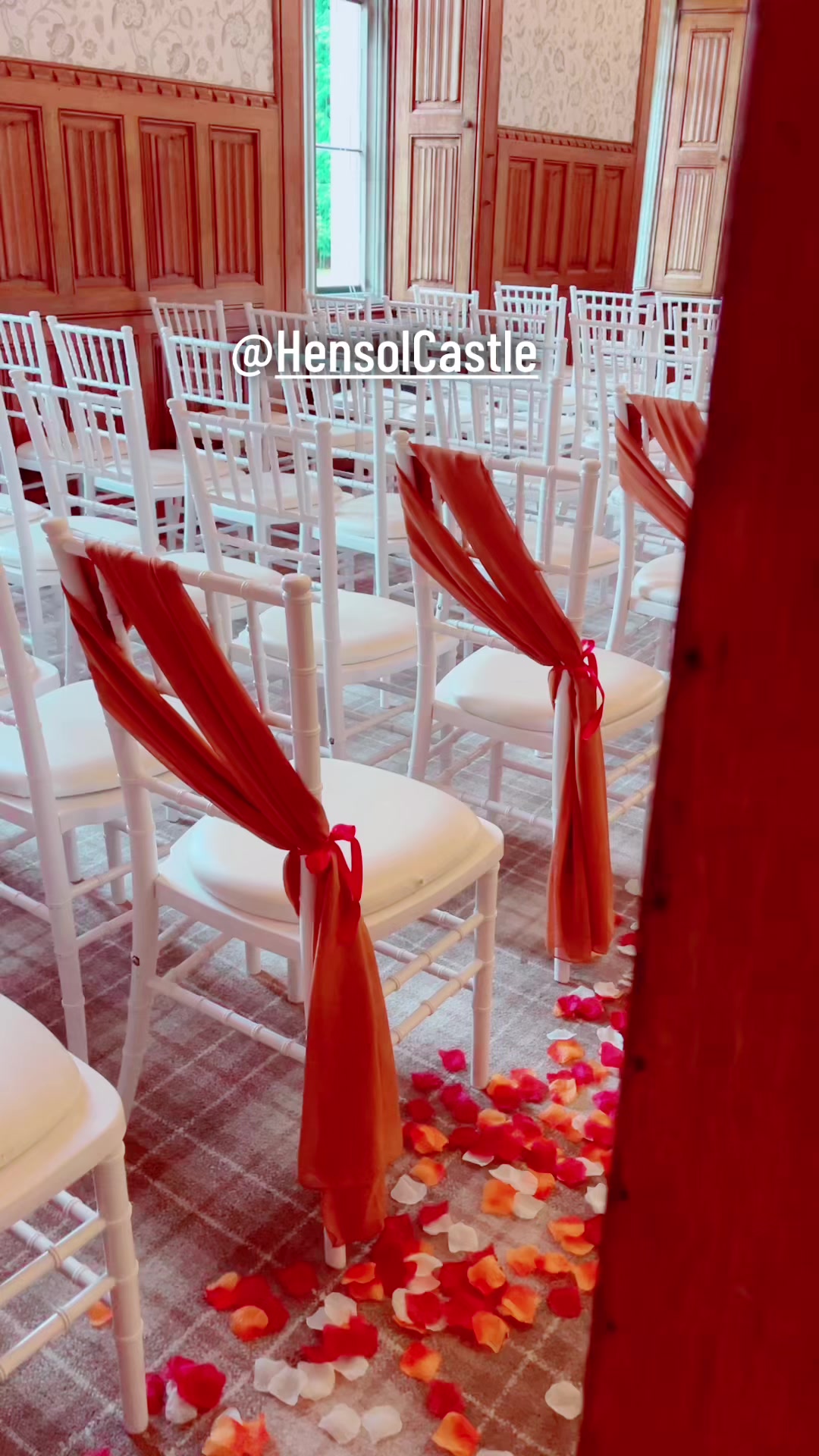 @Wedding flower & venue stylist