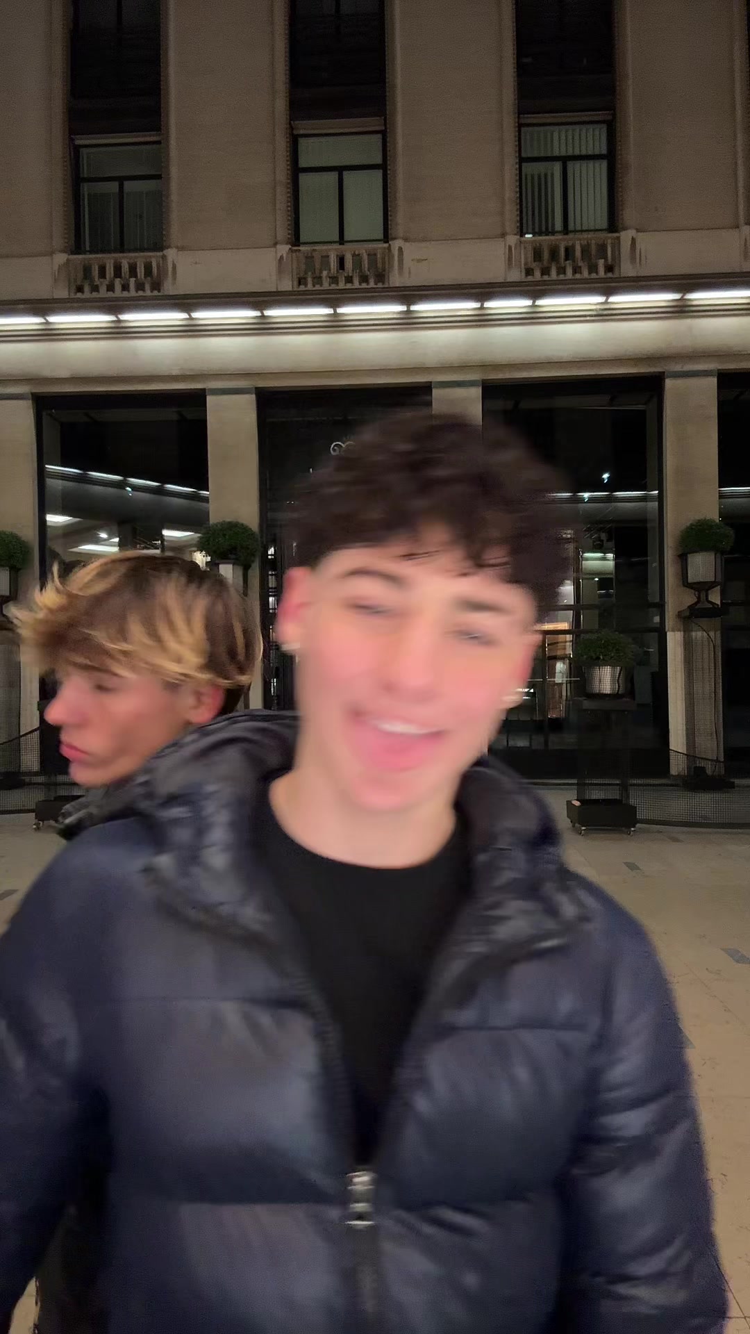 @L&Eacute;O