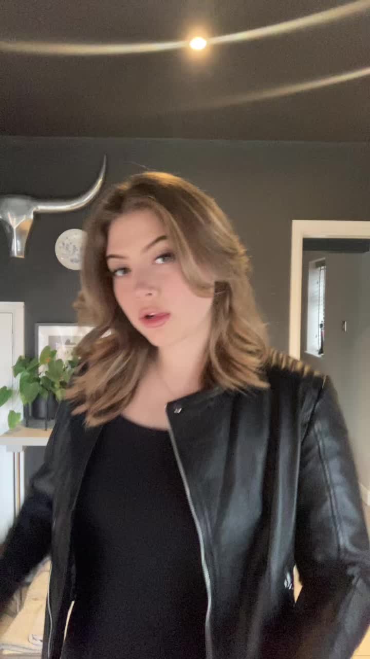 @Evie 🖤