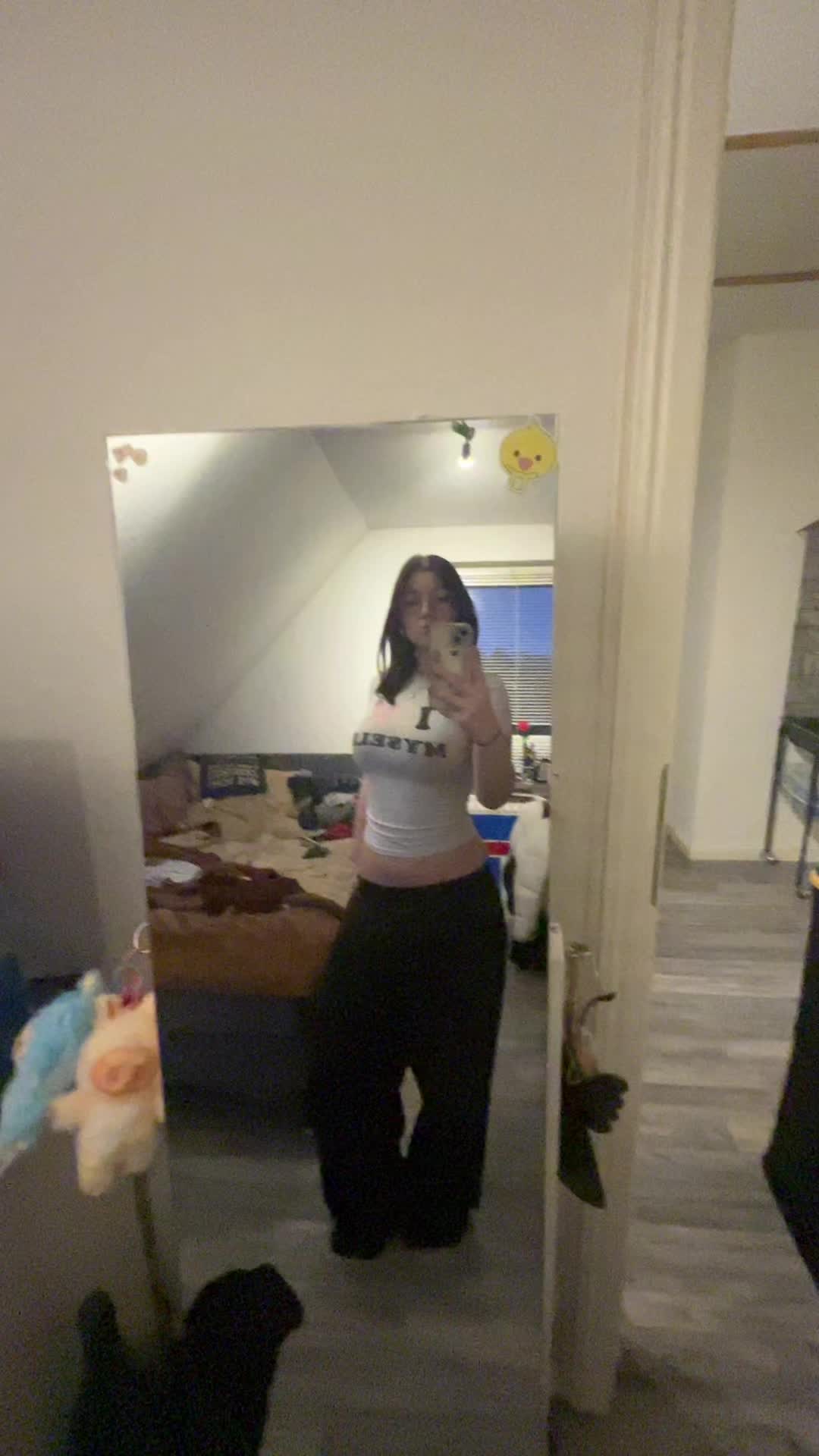 @👤