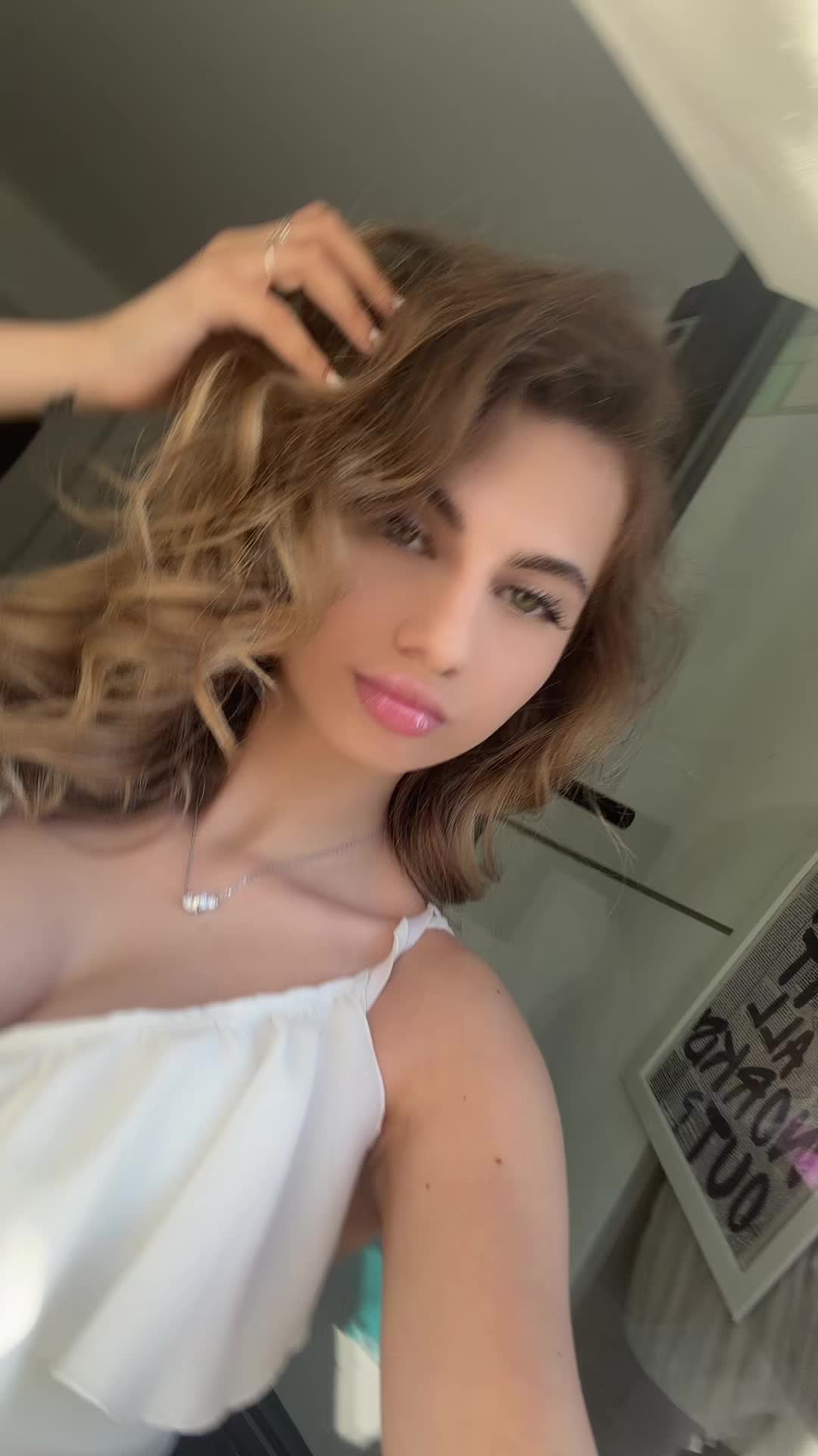 @🦦