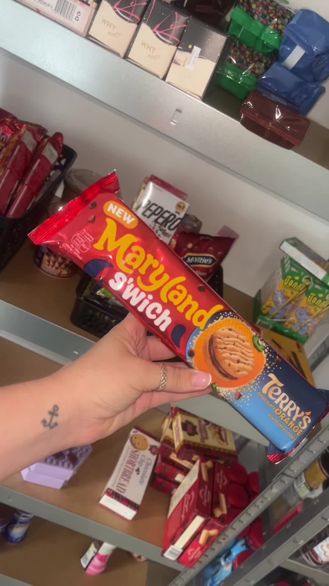@Bellasboxesuk