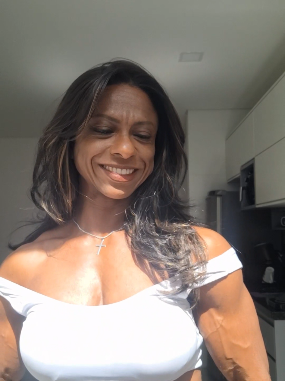 @Sarah_queenofmuscles👑
