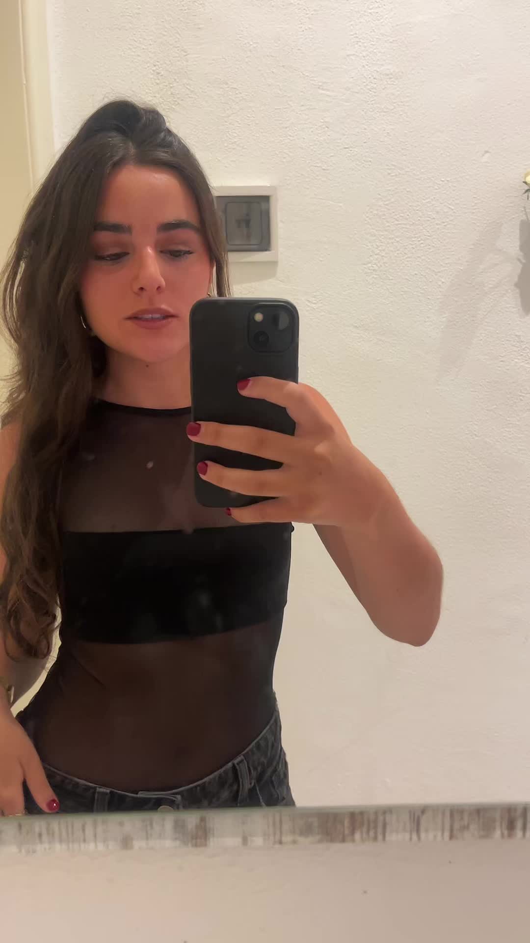 @elenaluugo