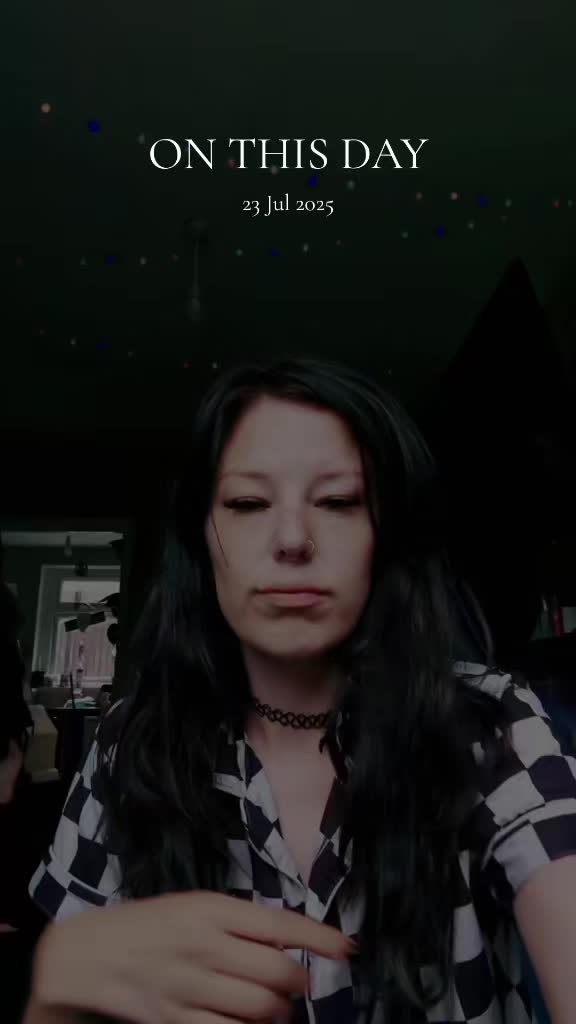 @Bee 🦇🖤