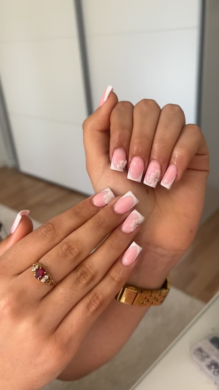 @𝓔𝓵𝓵𝓪💕