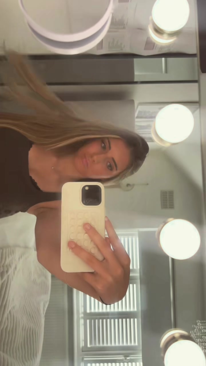 @𝐈𝐙𝐙𝐘 𝐒𝐂𝐀𝐑𝐋𝐄𝐓𝐓