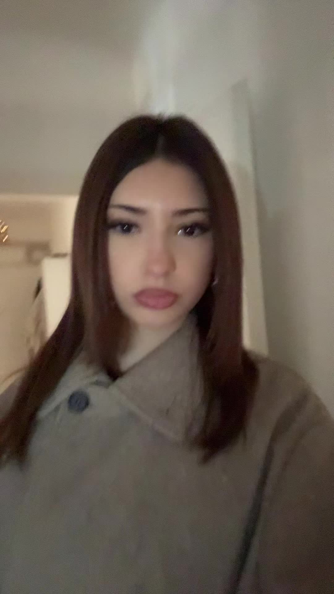 @𝒱.