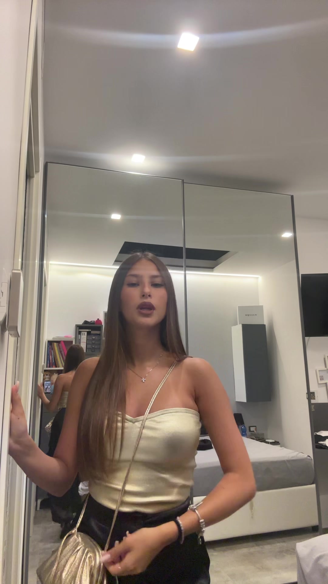@AV