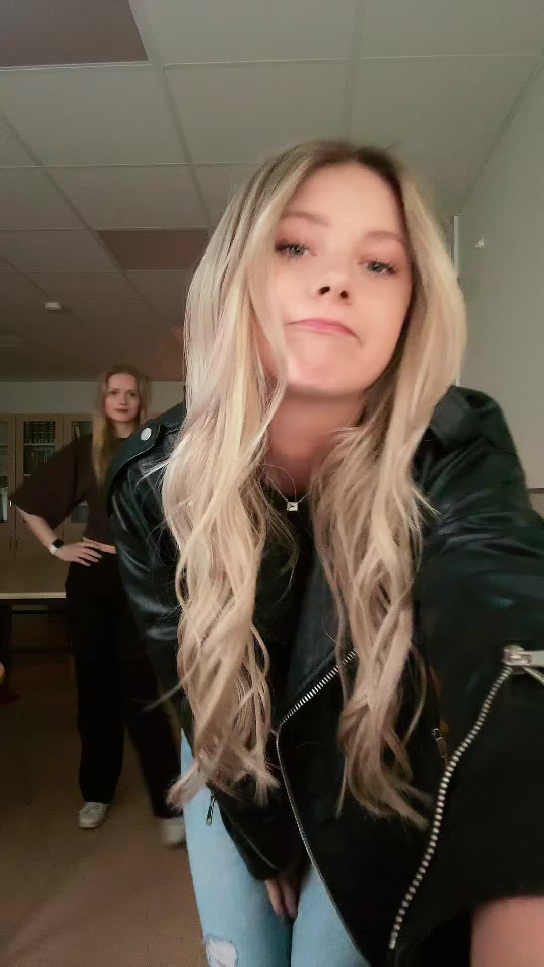 @HejsanHoppzzan17