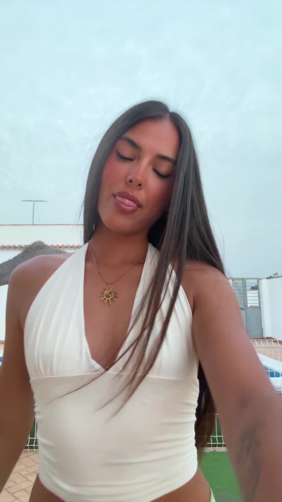 @raqueloguuuuu