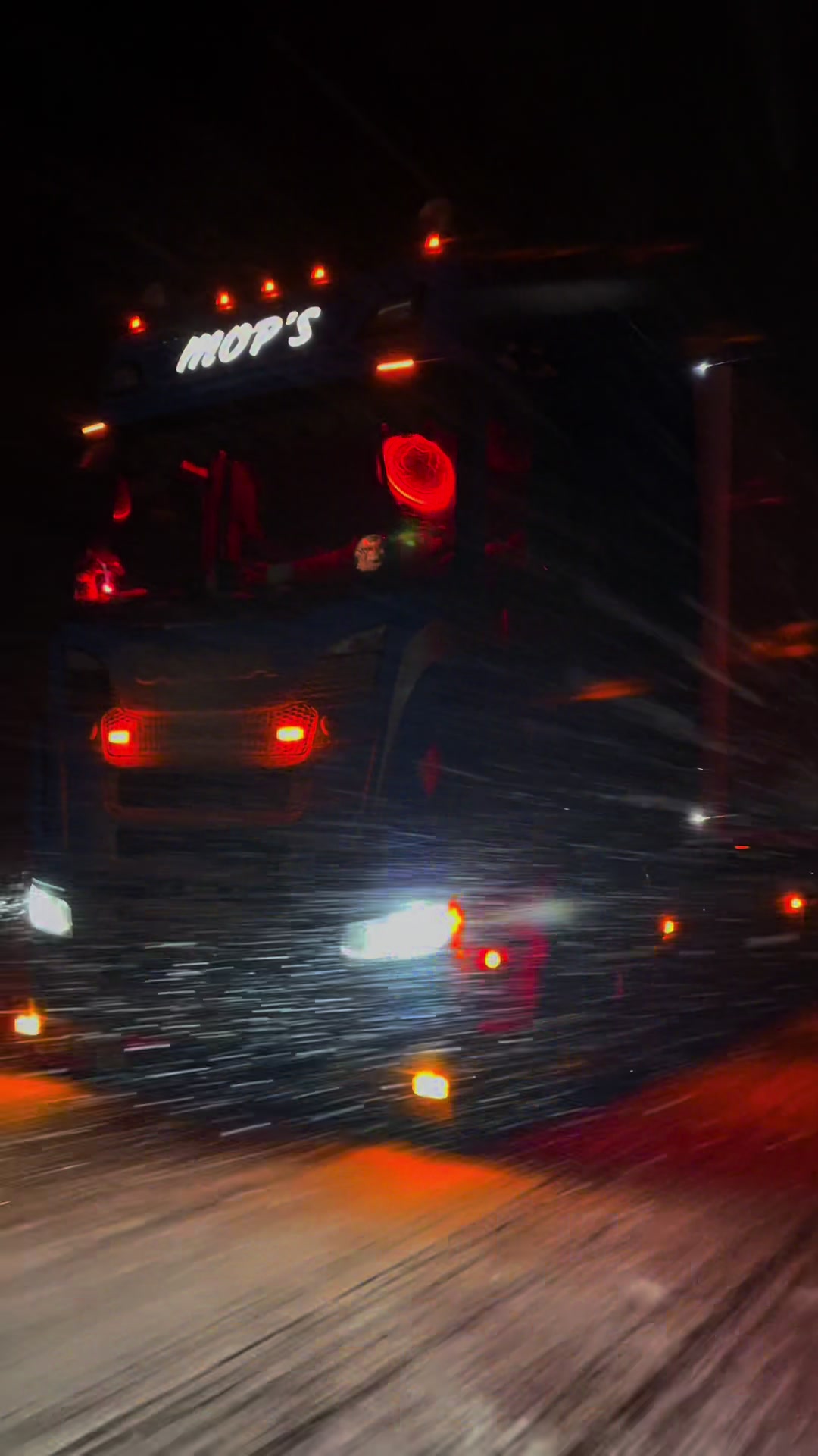 @LV’s TRUCKPHOTO
