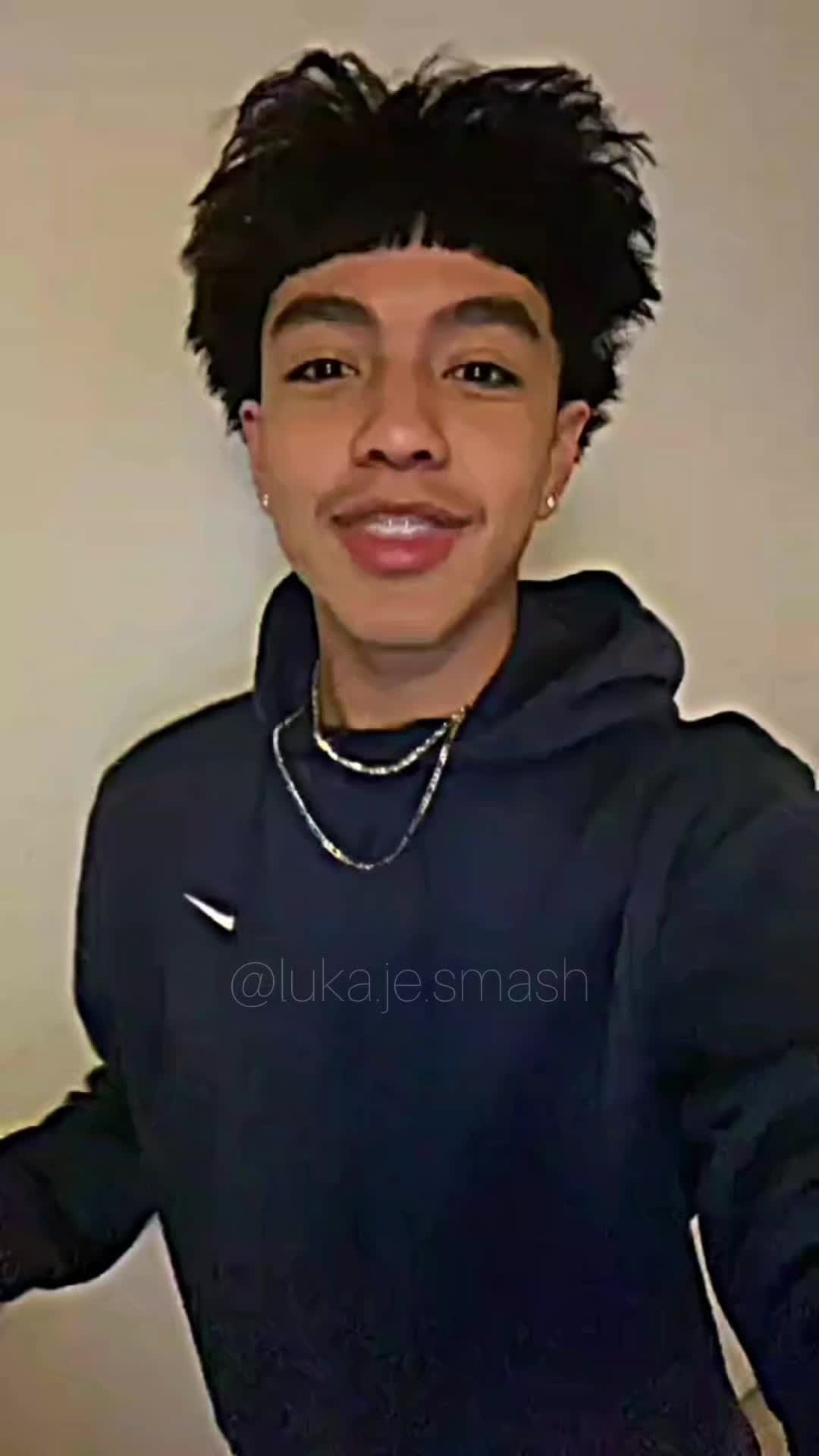 @- 🧟
