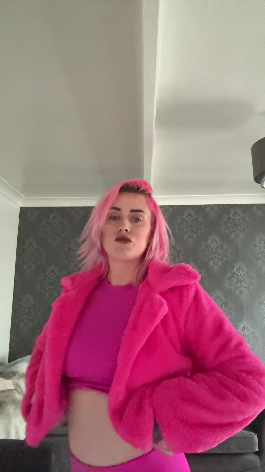 @Holly🦋🦄
