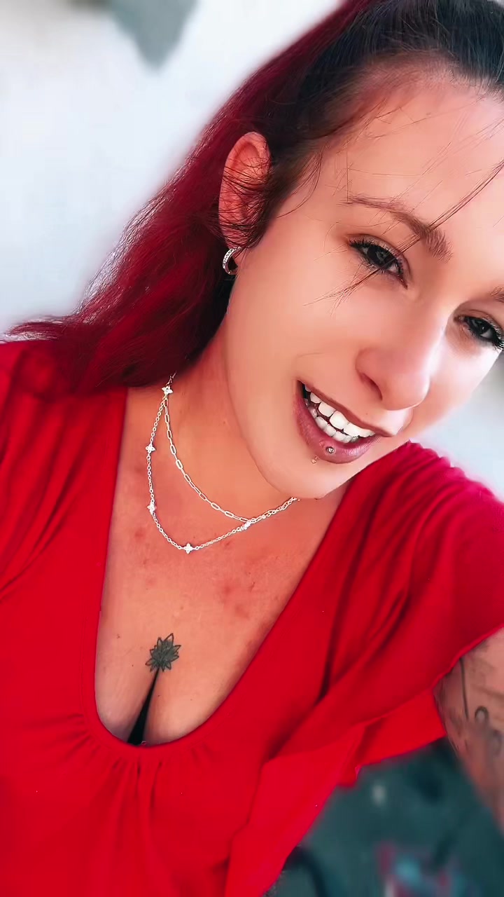 @Julia🦋🖤
