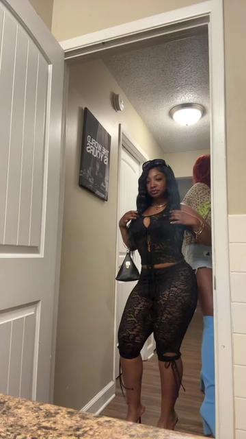 @Queen D👸🏾 ✨