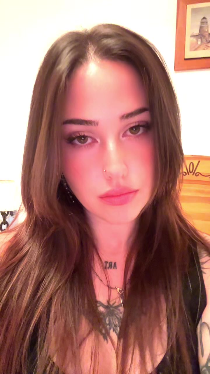 @𝑽𝒊𝒐𝒍𝒆𝒕𝒂🍒
