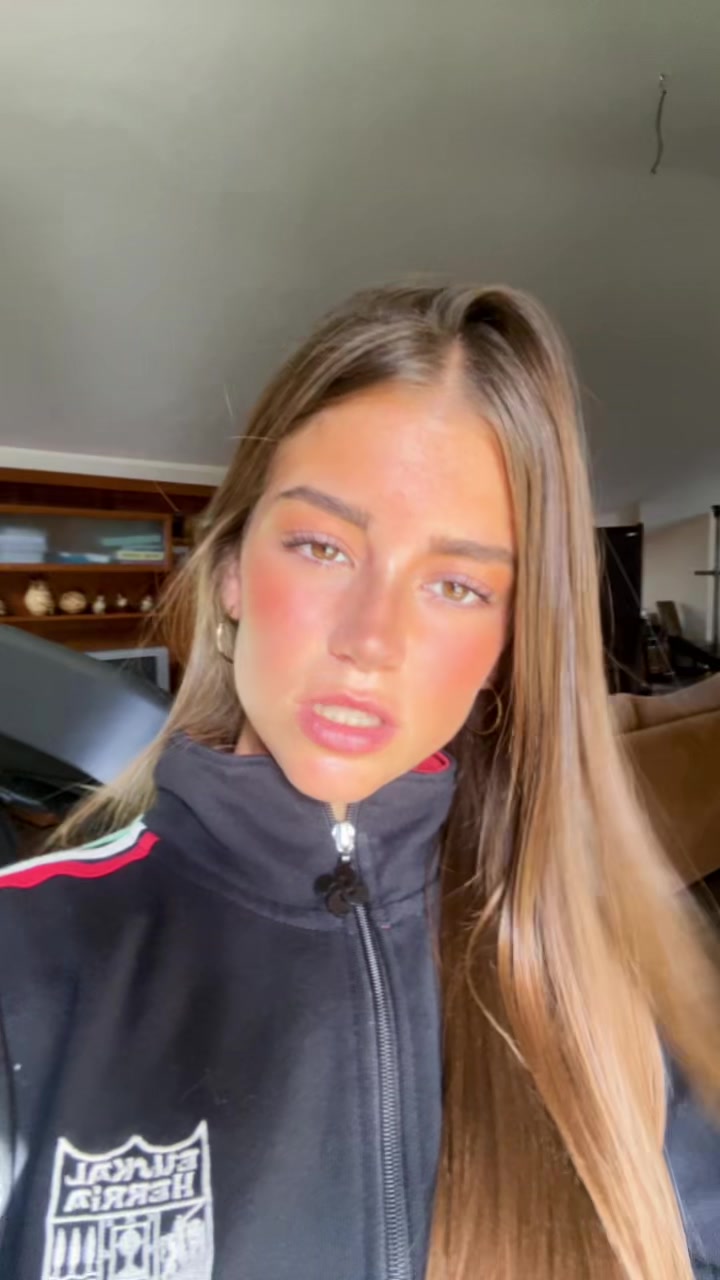 @norazoaz?