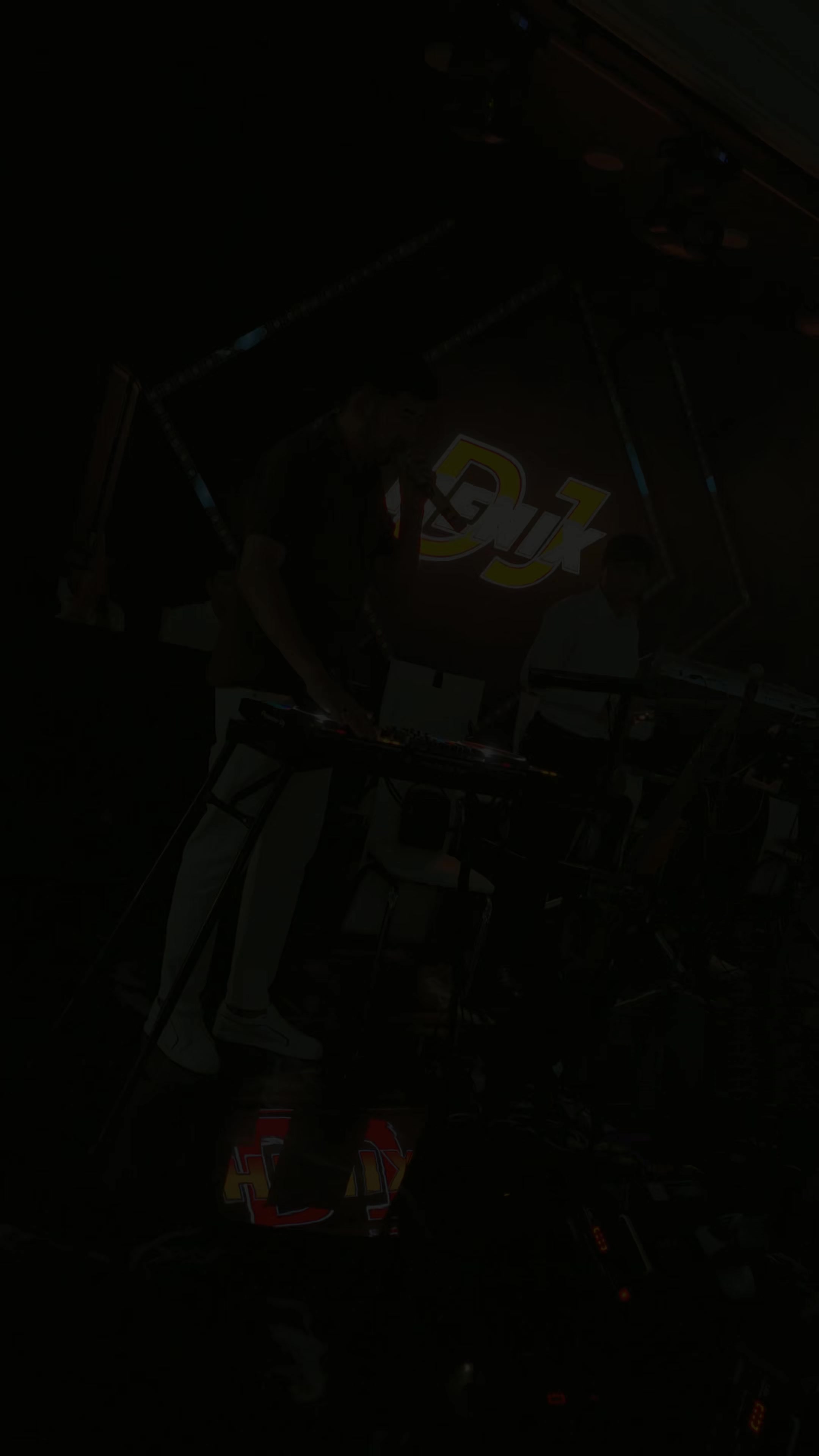 @DJ HeNiX