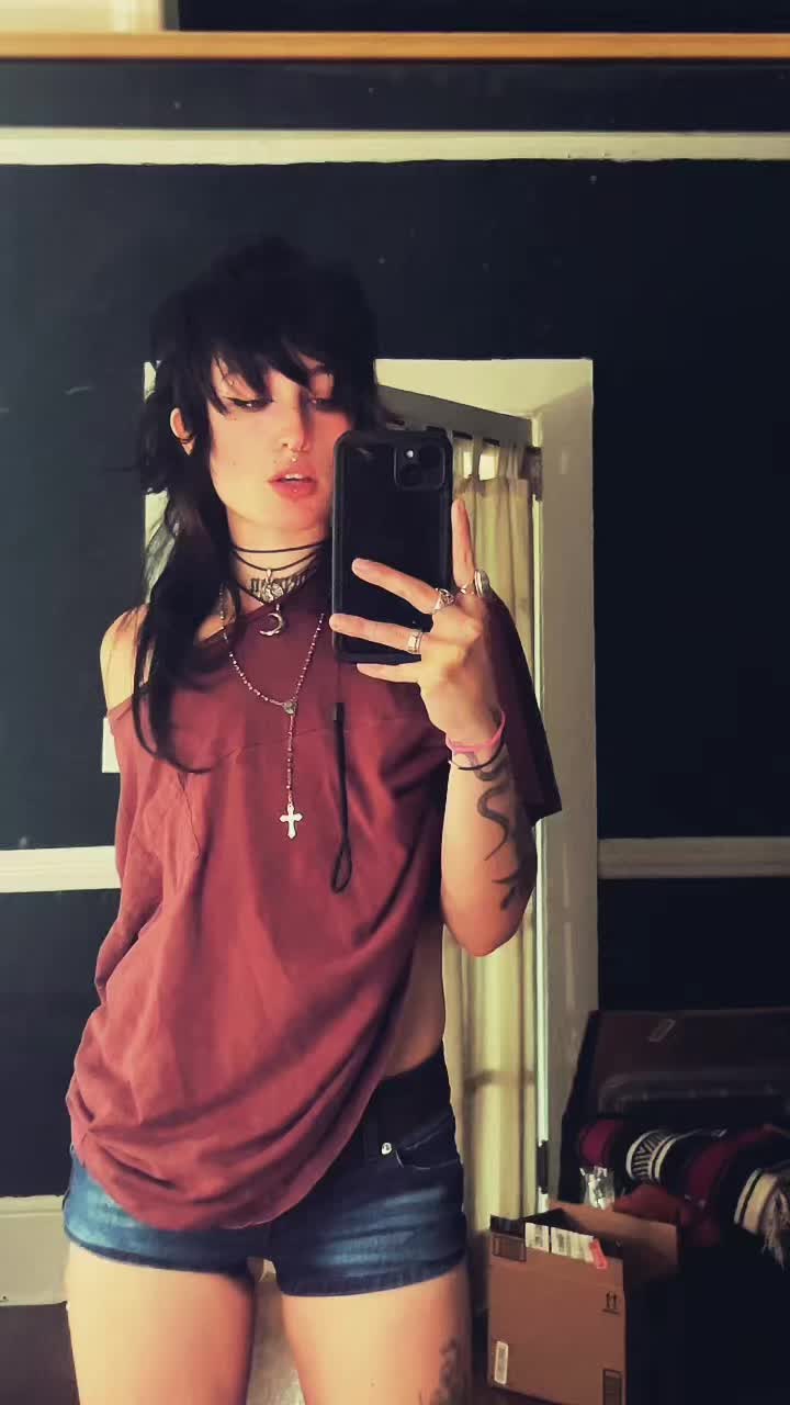 @lensoftheodora