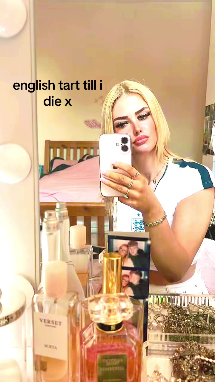 @𝓼𝓸𝓹𝓱 🦋