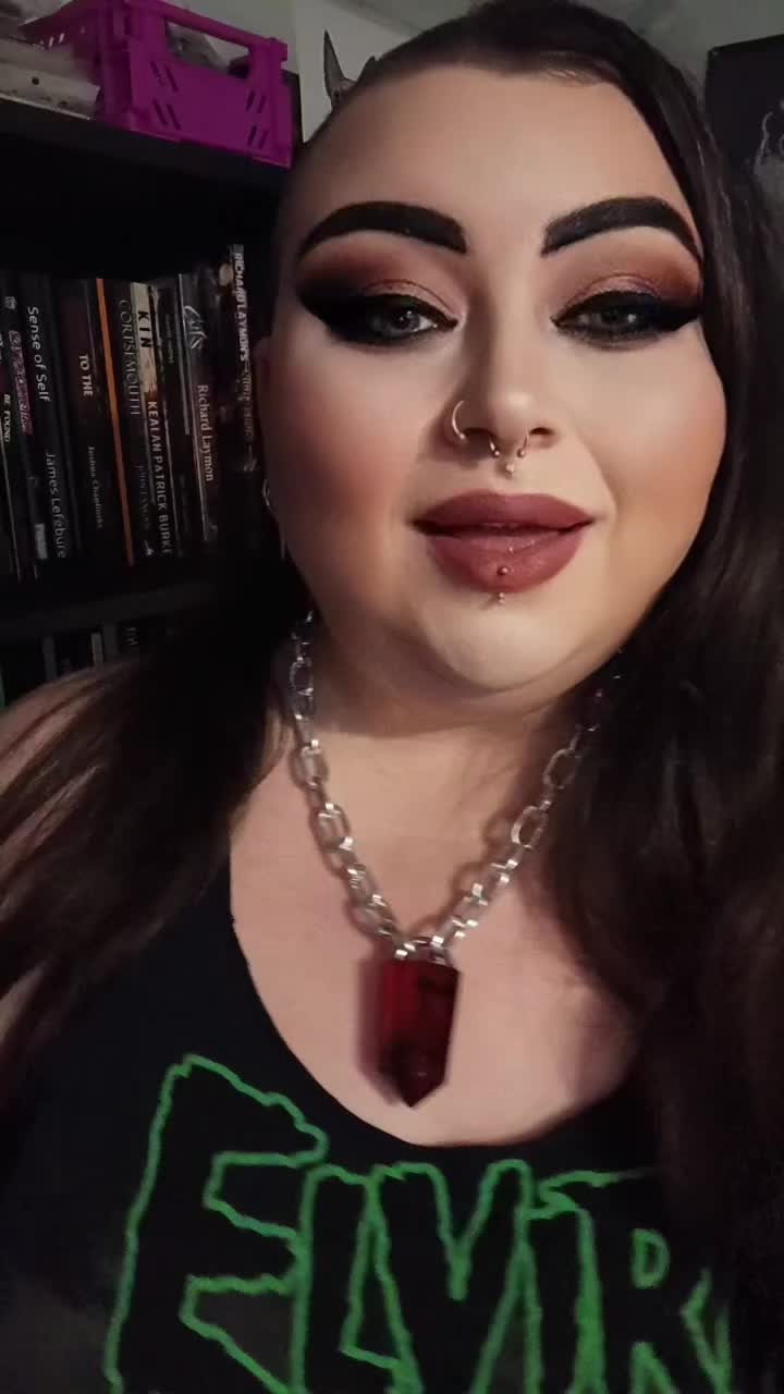 @Spooky Loz Reads🖤