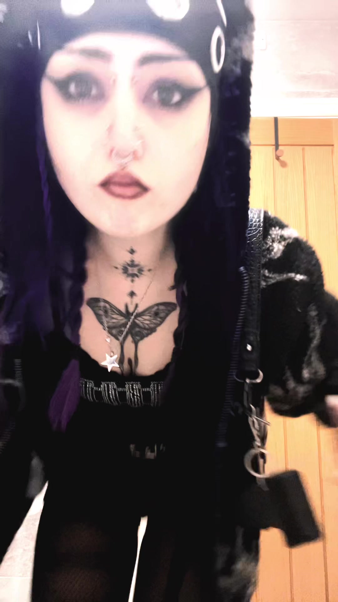 @mothmxnchr