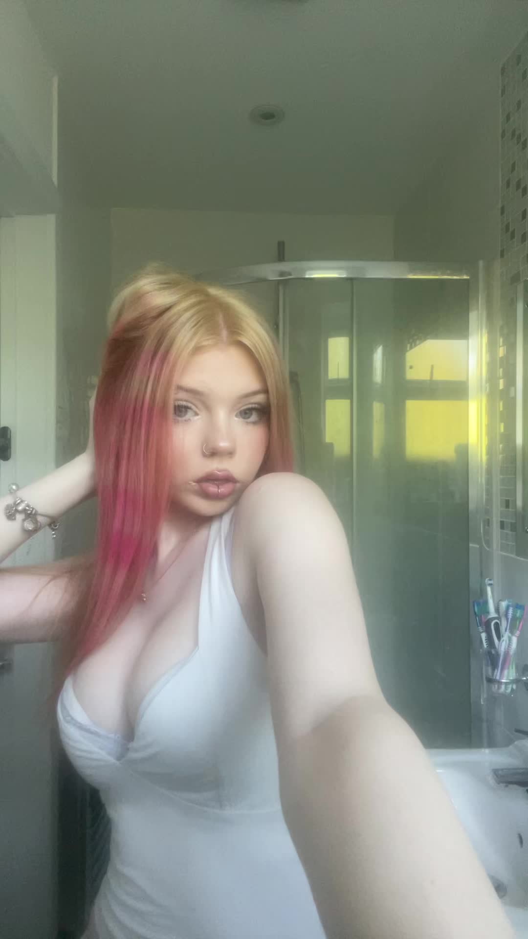 @_ellamary_