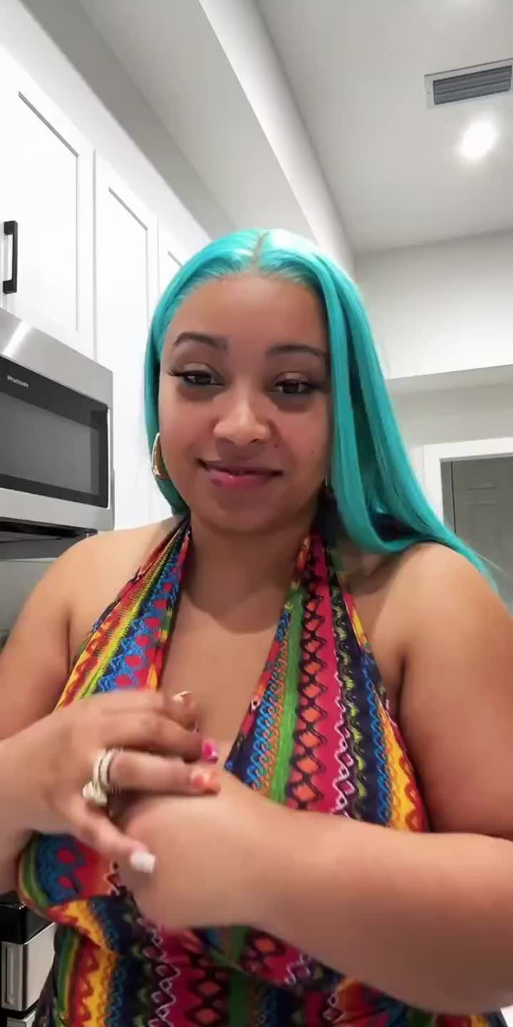 @YourAuntieMoe