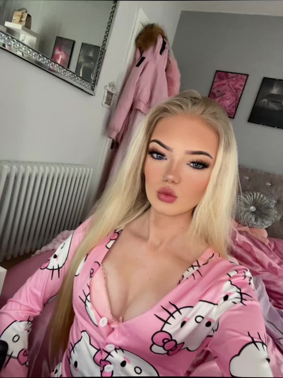 @Ellie - rose ๐