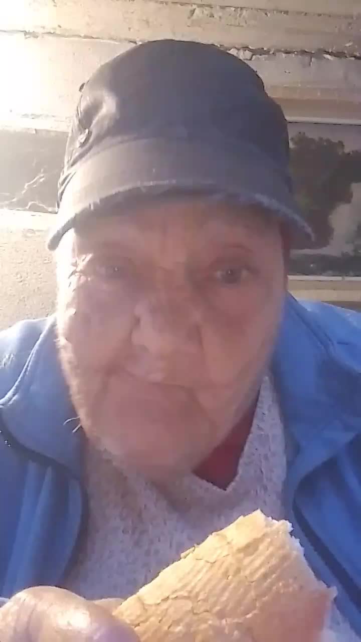 @просто човек😁