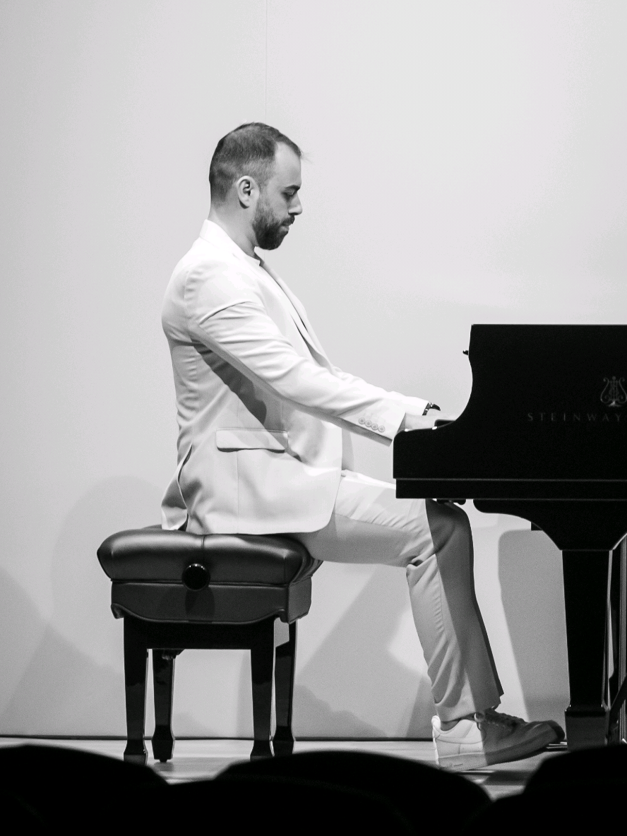@Leonardo the Space Pianist
