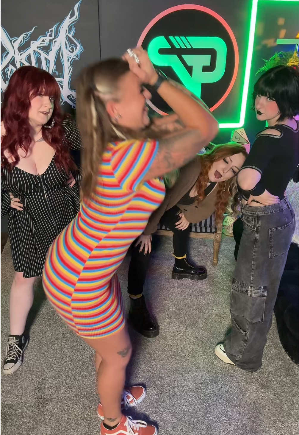 @GirlsPlay