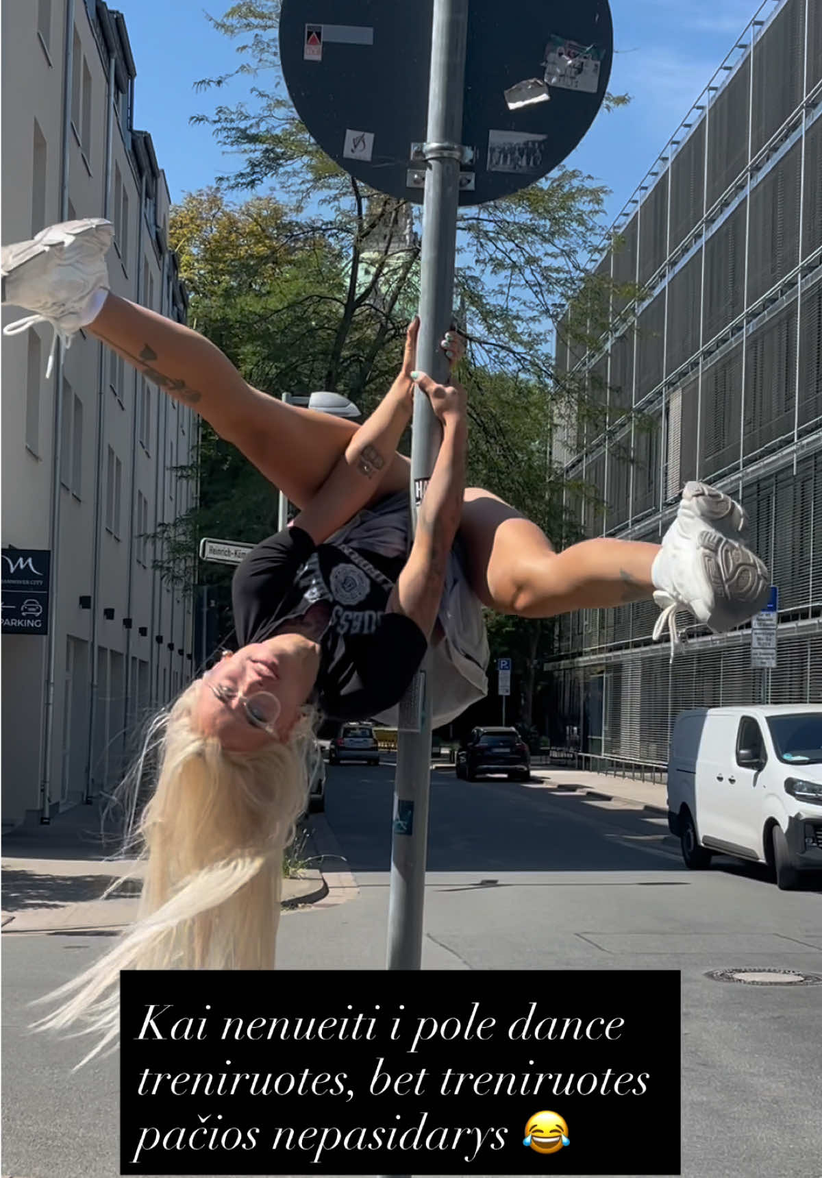 @PaneleSimona