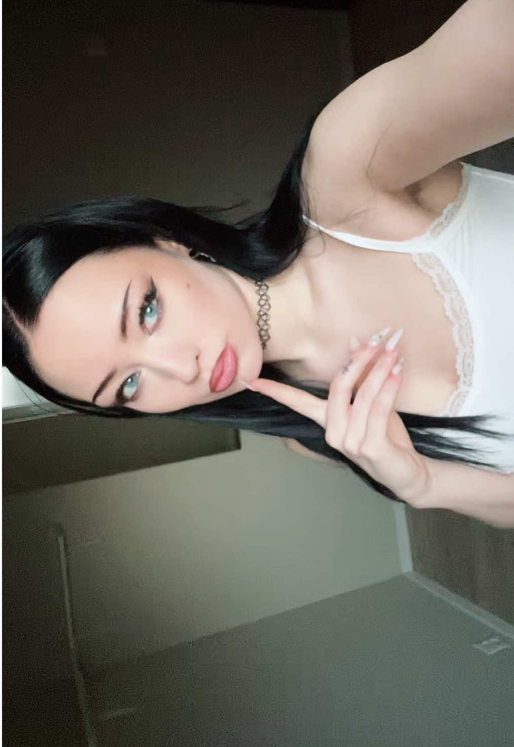 @🧛🏻&zwj;♀️