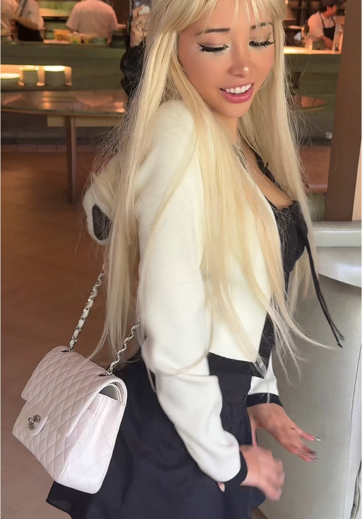 mia (@itsmiawaifu) - Urlebird