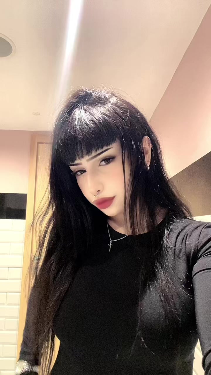 @Aïcha🦇