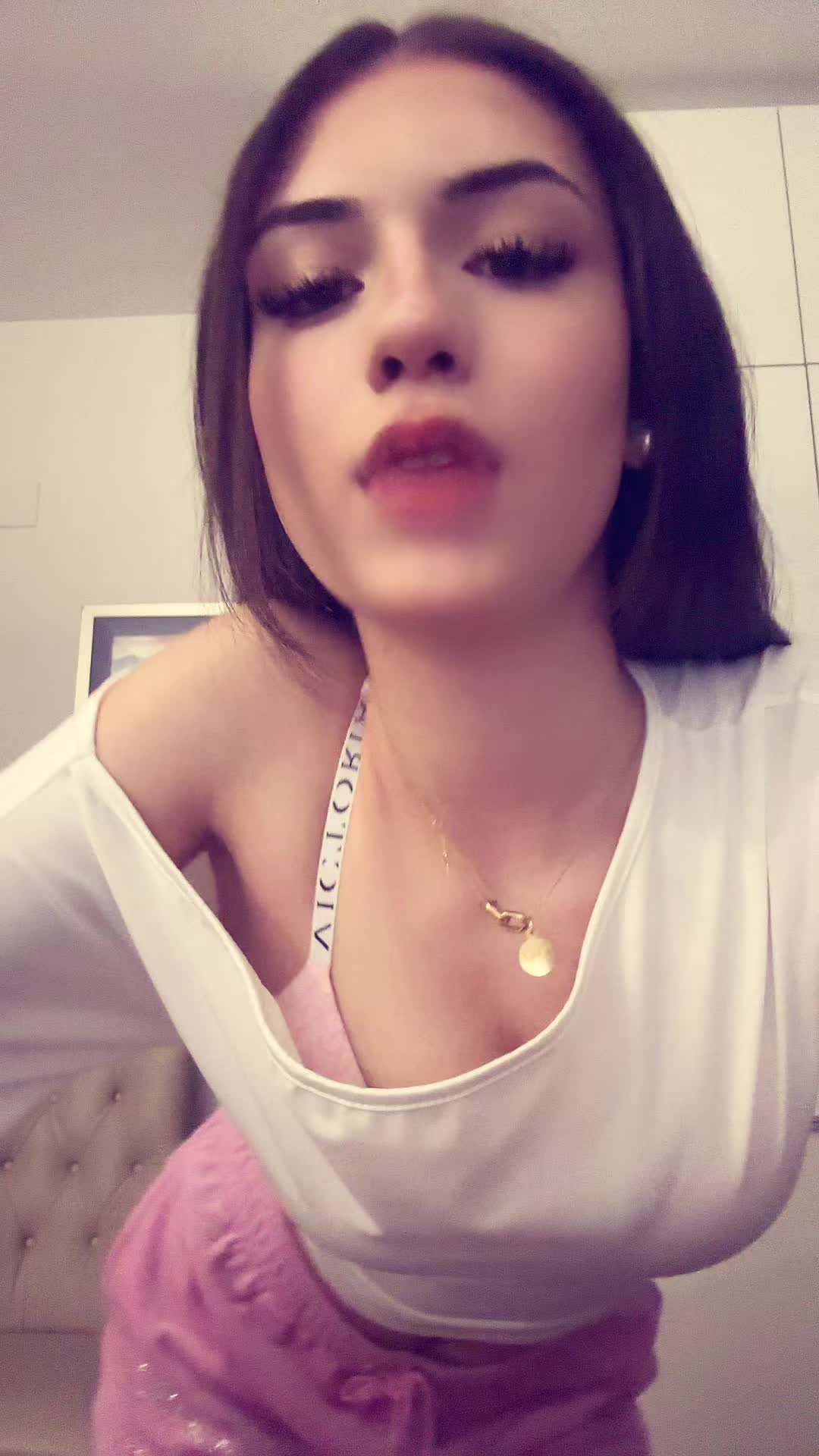 @🦦