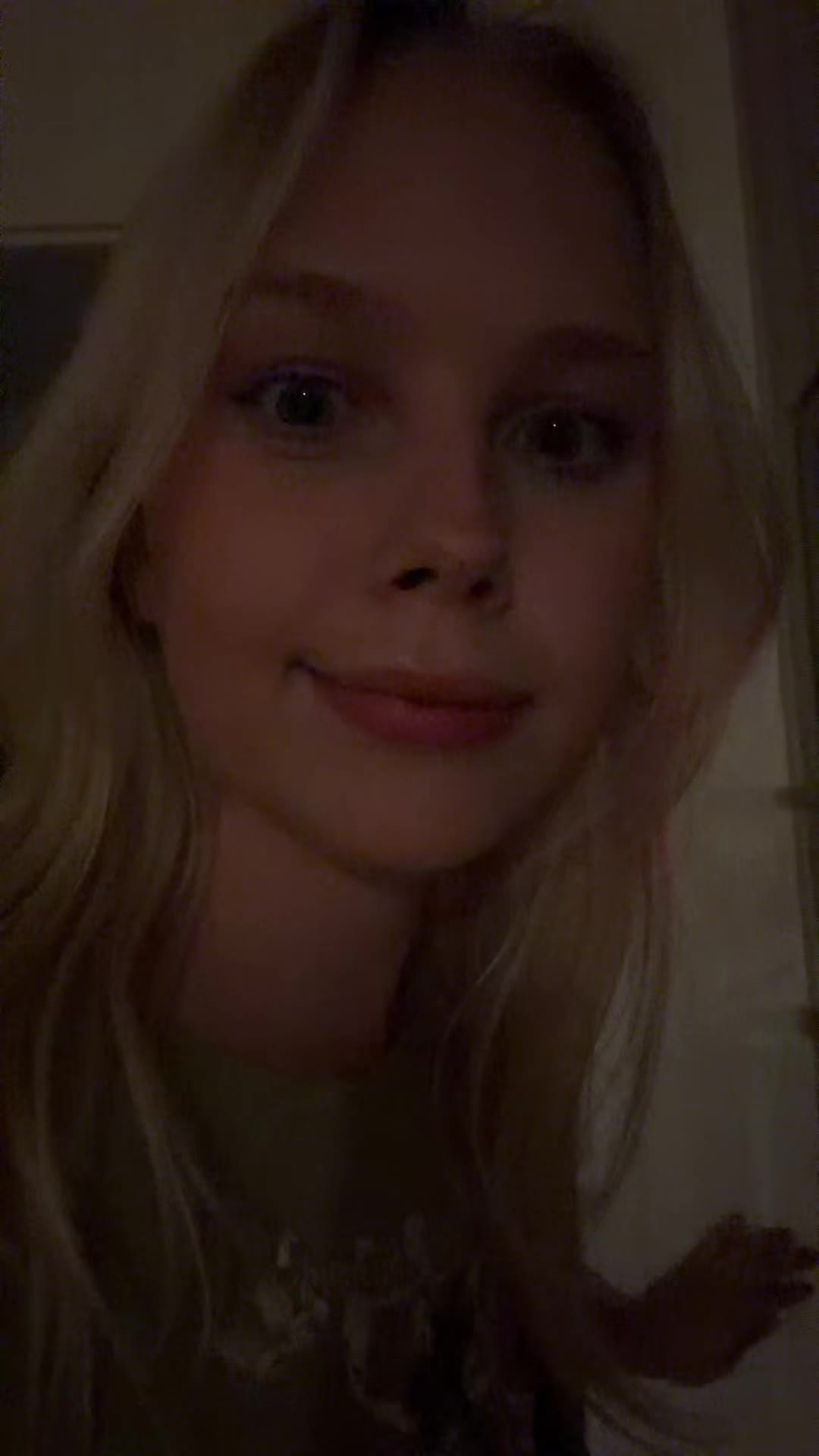 @elisedrinksalmondmilk