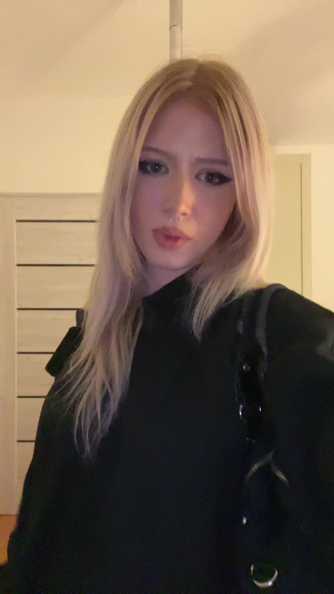 @0mela0