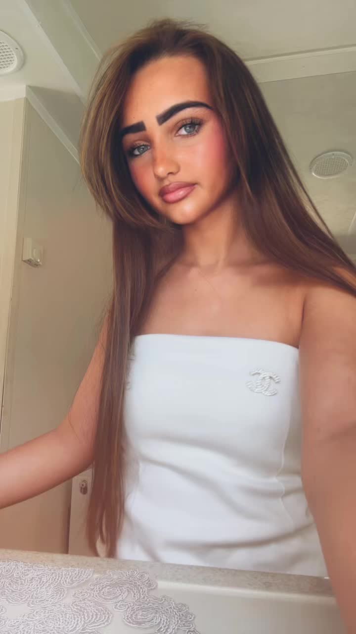 @𝒲𝒾𝓃𝓃𝒾ℯ 𝓂𝒶𝓇𝒾ℯ 👸🏽