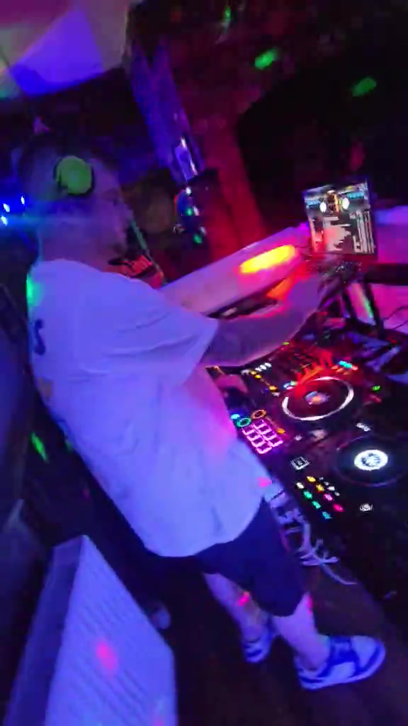 @Dj Robbo