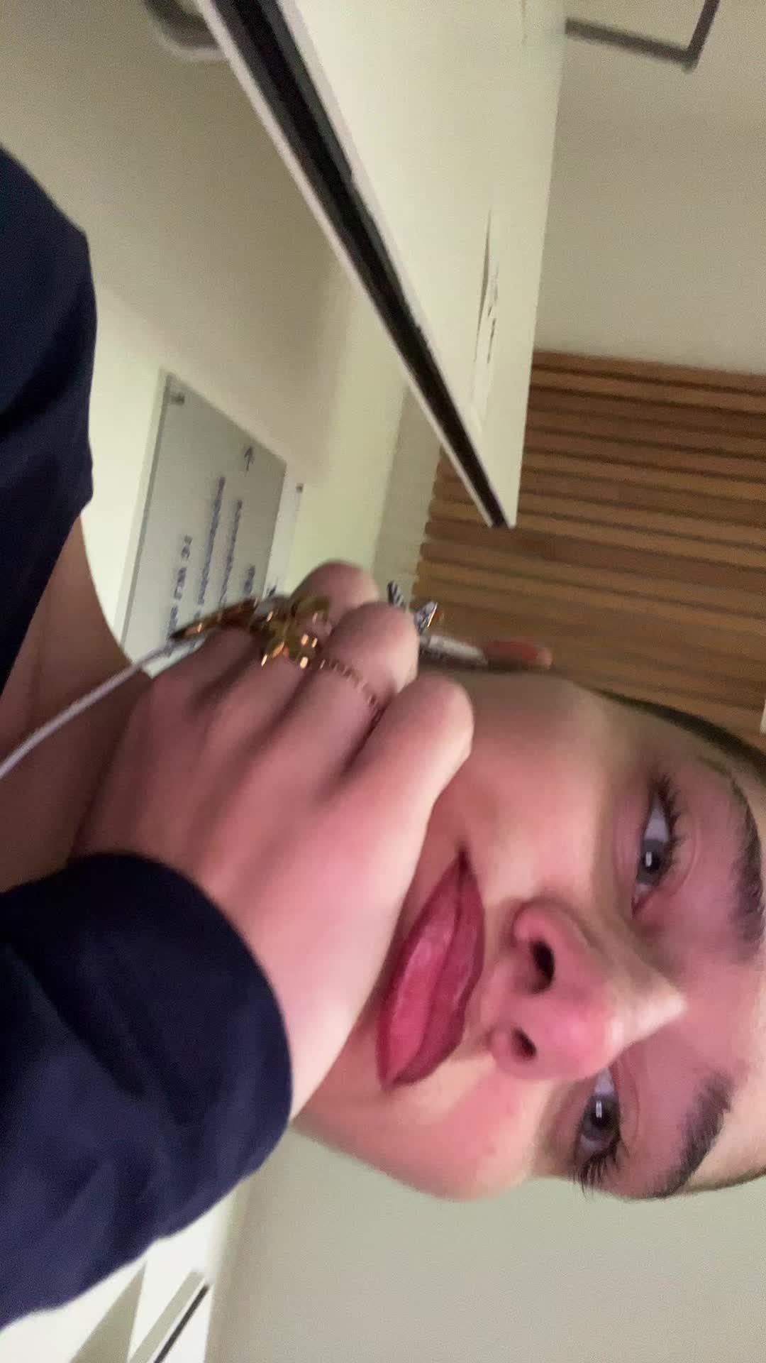 @???